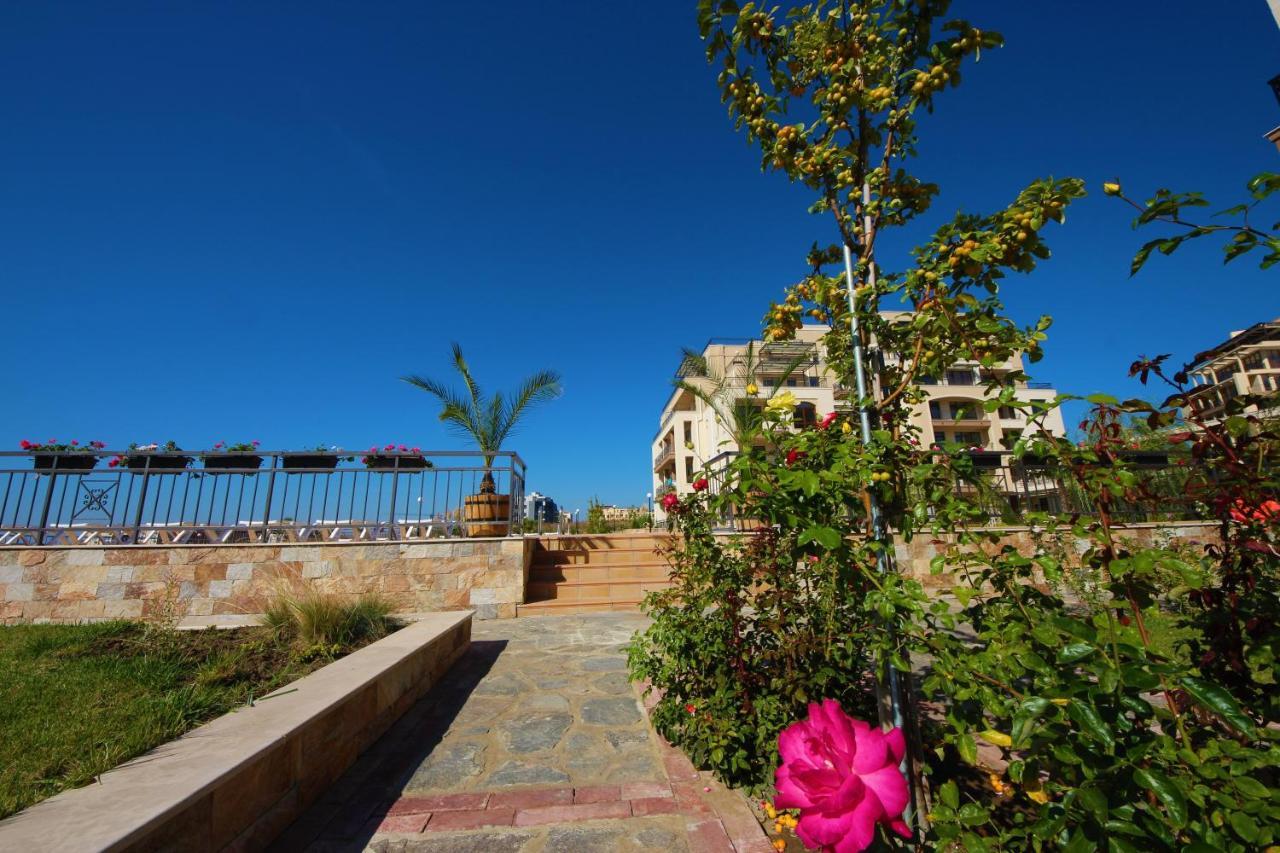 Sorrento - Menada Apartments Sveti Vlas Bagian luar foto