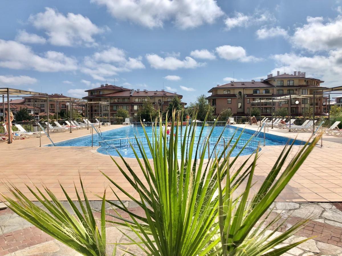 Sorrento - Menada Apartments Sveti Vlas Bagian luar foto