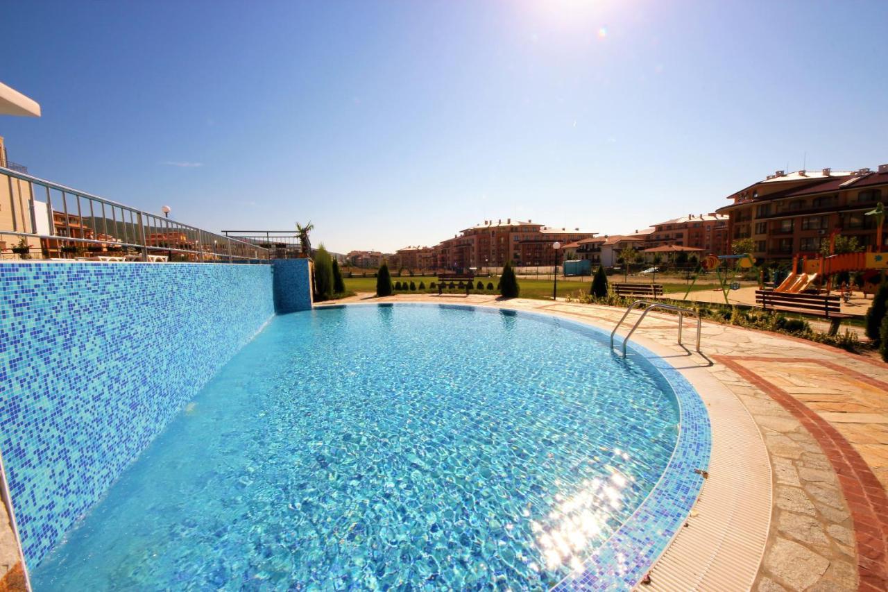 Sorrento - Menada Apartments Sveti Vlas Bagian luar foto