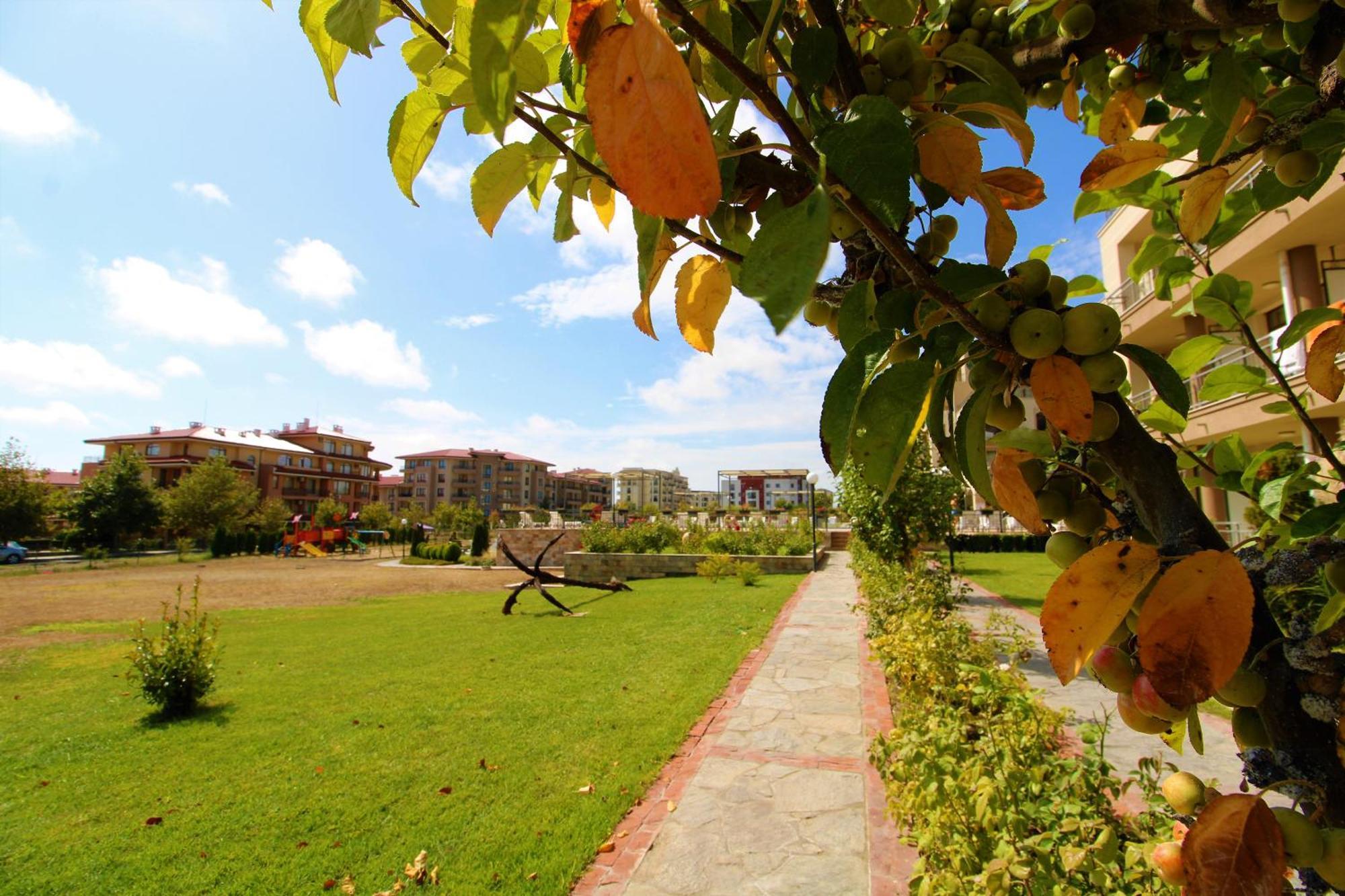 Sorrento - Menada Apartments Sveti Vlas Bagian luar foto