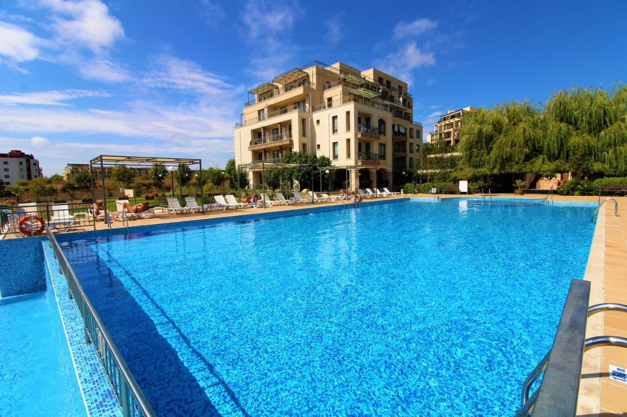 Sorrento - Menada Apartments Sveti Vlas Bagian luar foto