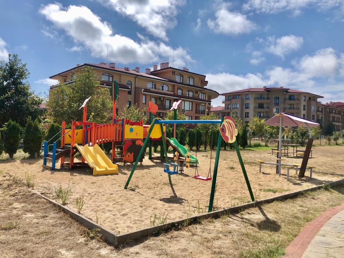 Sorrento - Menada Apartments Sveti Vlas Bagian luar foto