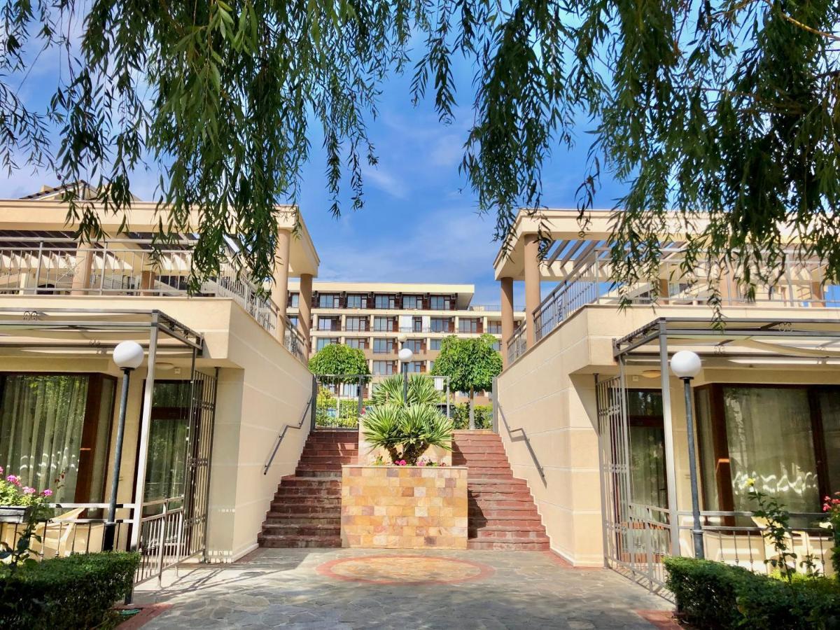 Sorrento - Menada Apartments Sveti Vlas Bagian luar foto
