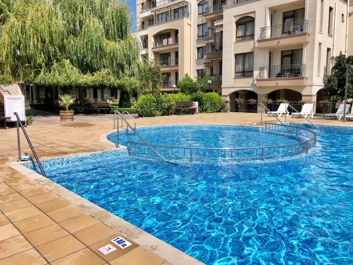 Sorrento - Menada Apartments Sveti Vlas Bagian luar foto