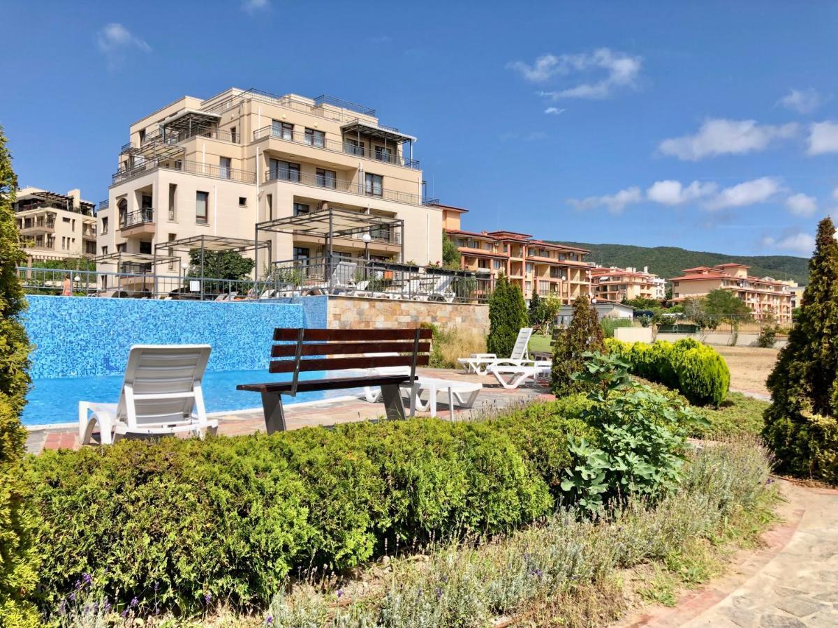 Sorrento - Menada Apartments Sveti Vlas Bagian luar foto