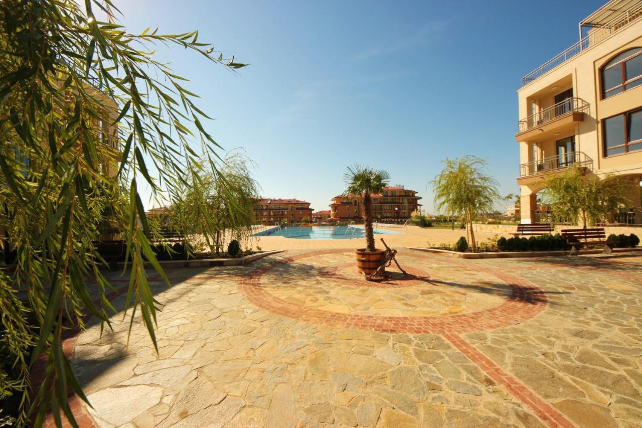Sorrento - Menada Apartments Sveti Vlas Bagian luar foto