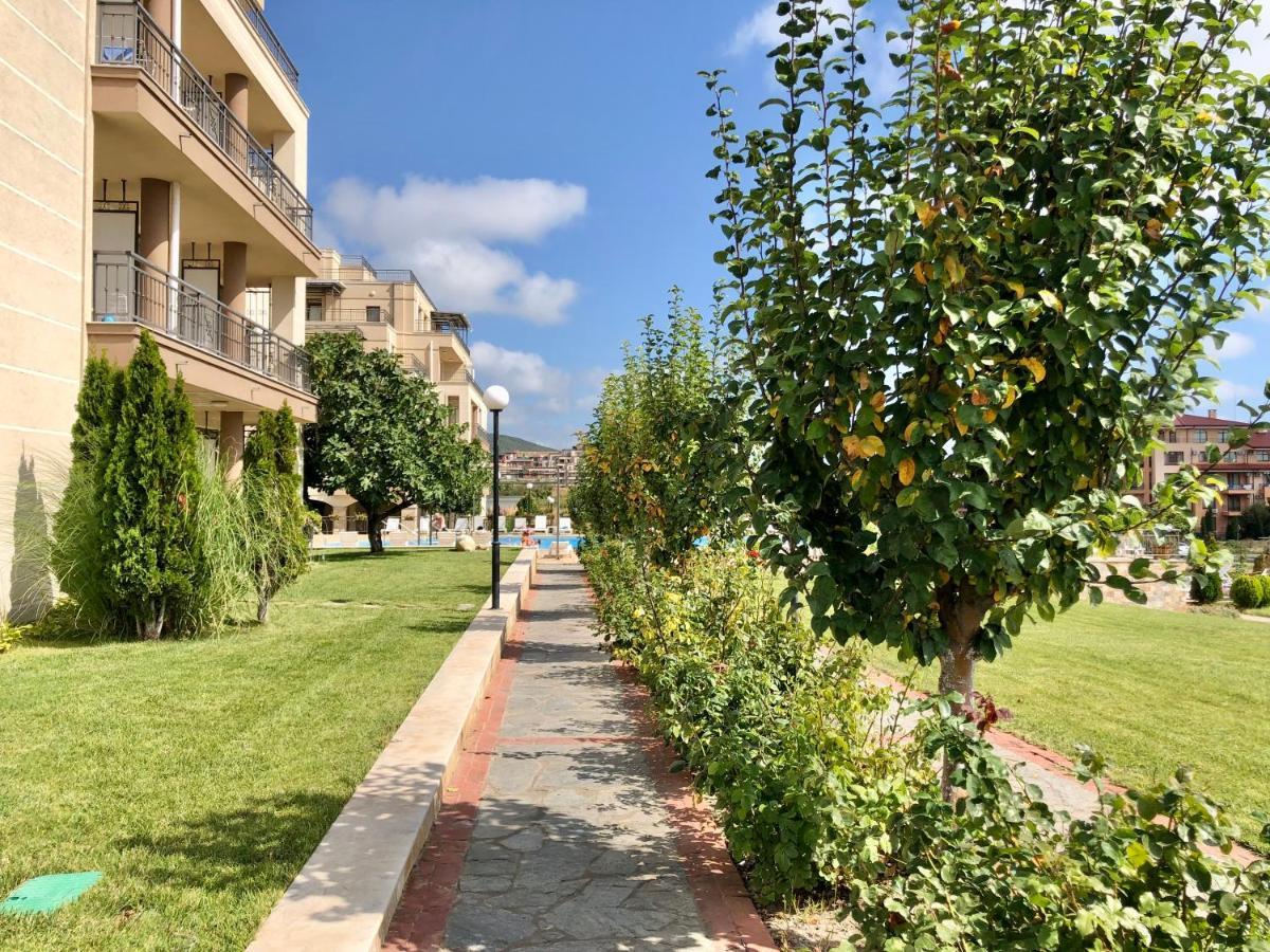 Sorrento - Menada Apartments Sveti Vlas Bagian luar foto