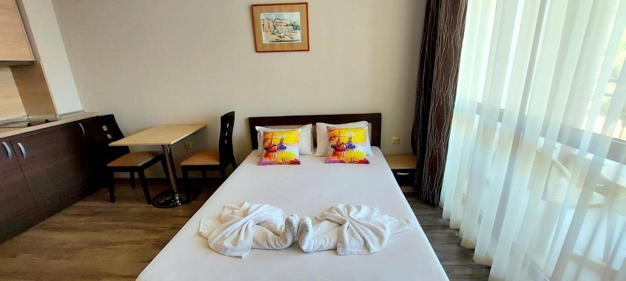Sorrento - Menada Apartments Sveti Vlas Bagian luar foto