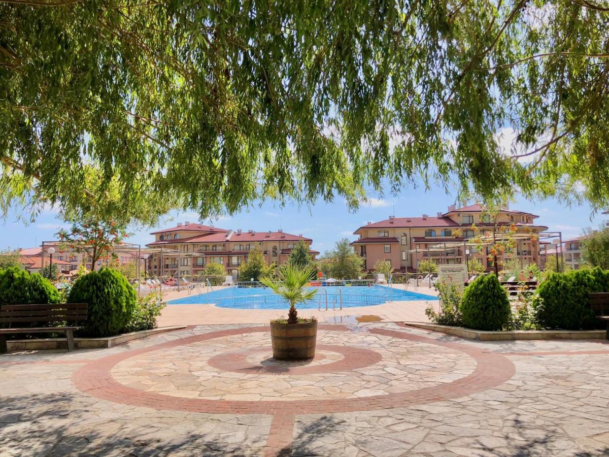 Sorrento - Menada Apartments Sveti Vlas Bagian luar foto