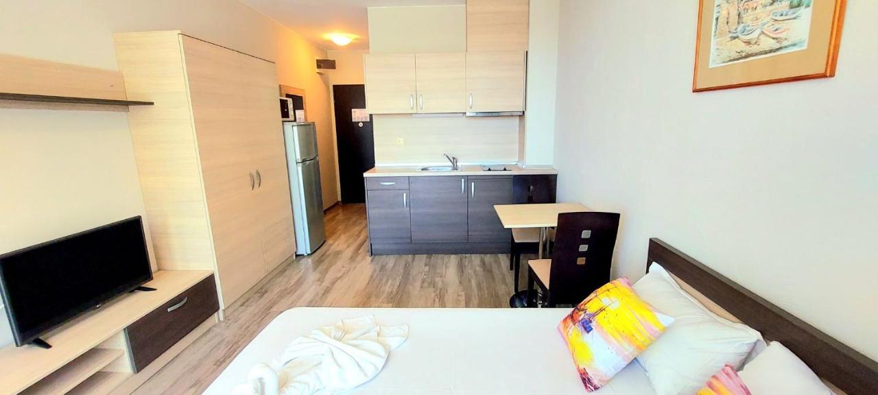 Sorrento - Menada Apartments Sveti Vlas Bagian luar foto