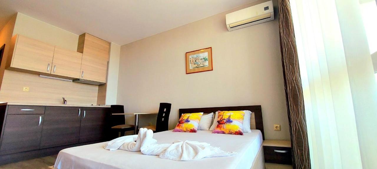 Sorrento - Menada Apartments Sveti Vlas Bagian luar foto